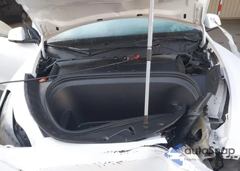 2023 Tesla Model Y Awd/Long Range Dual Motor All-Wheel Drive z USA, uszkodzony, nr VIN 7SAYGAEE3PF640307